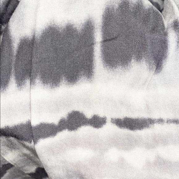 Everly by Francescas Gray And White Zip Up Tank - Picture 8 of 8